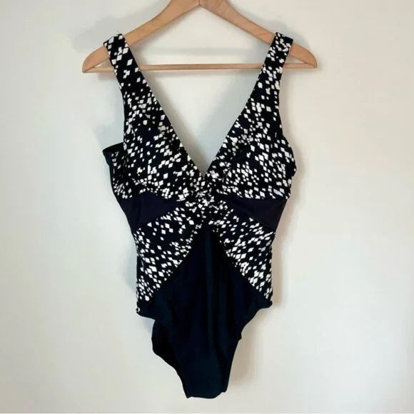 Miraclesuit Diamond Twist Front Slimming One Piece Swimsuit Black and White - Picture 2 of 6